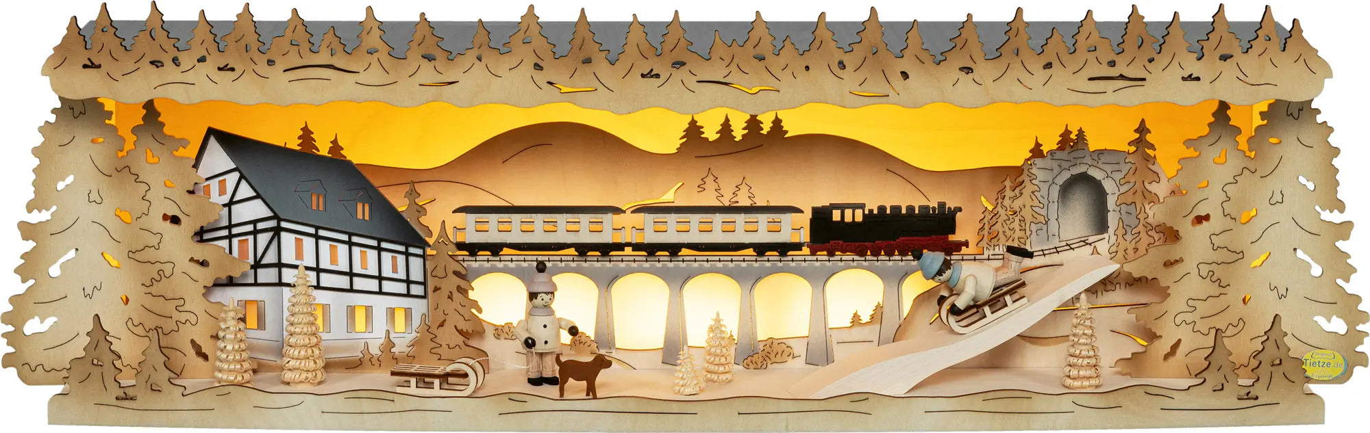 LED Panorama Schwibbogenerhöhung "Winterland Erzgebirge" – Frontal beleuchtet