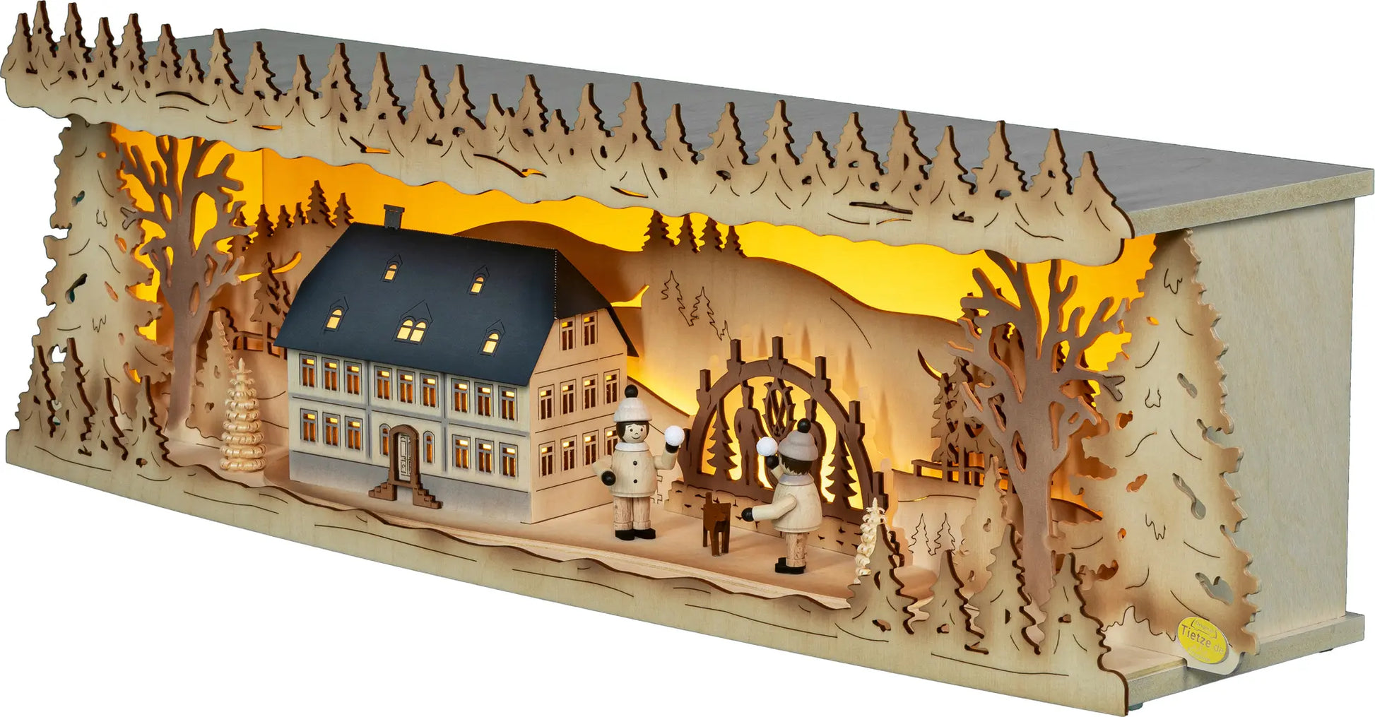 LED Panorama Schwibbogenerhöhung "Seiffener Schule" beschneit – 45° Ansicht von links